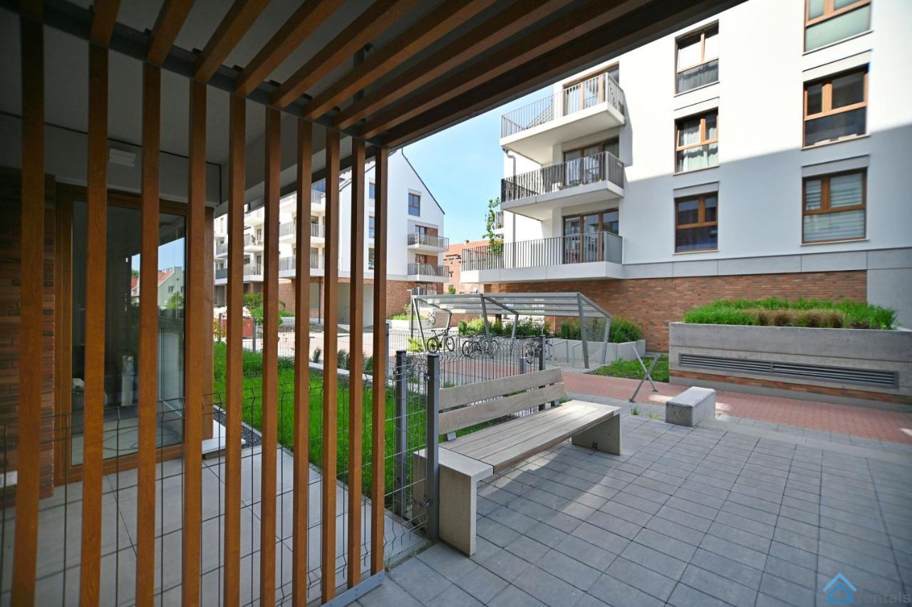 Beige 3City Apartment With Parking In Gdansk By Noclegi Renters Exteriör bild