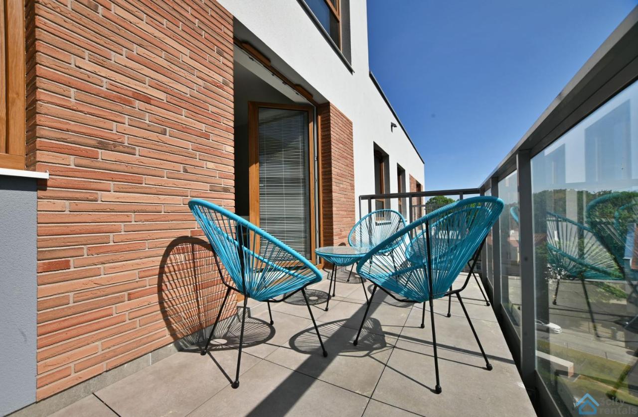 Beige 3City Apartment With Parking In Gdansk By Noclegi Renters Exteriör bild