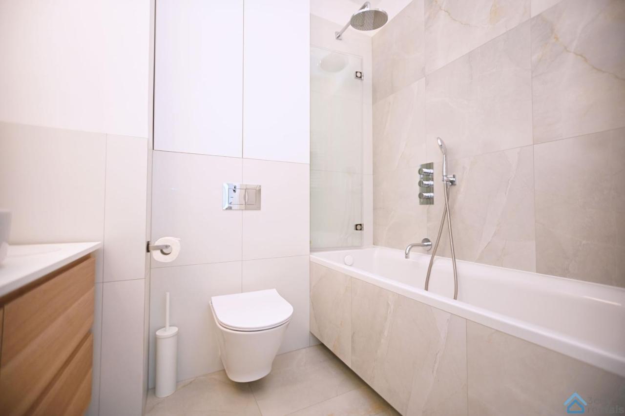 Beige 3City Apartment With Parking In Gdansk By Noclegi Renters Exteriör bild