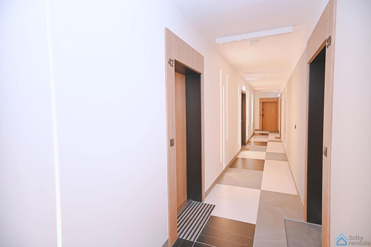Beige 3City Apartment With Parking In Gdansk By Noclegi Renters Exteriör bild